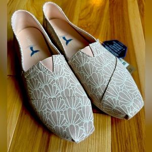 TOM’S womens size 10 Alpargata shoes, new with tags